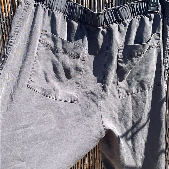 Joggers - Picture 2 of 4